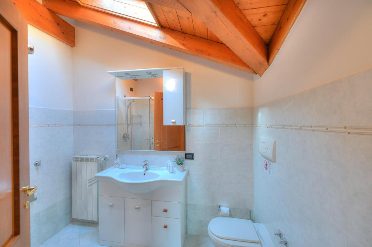 Albatros Apartment Тосколано Мадерно Екстериор снимка