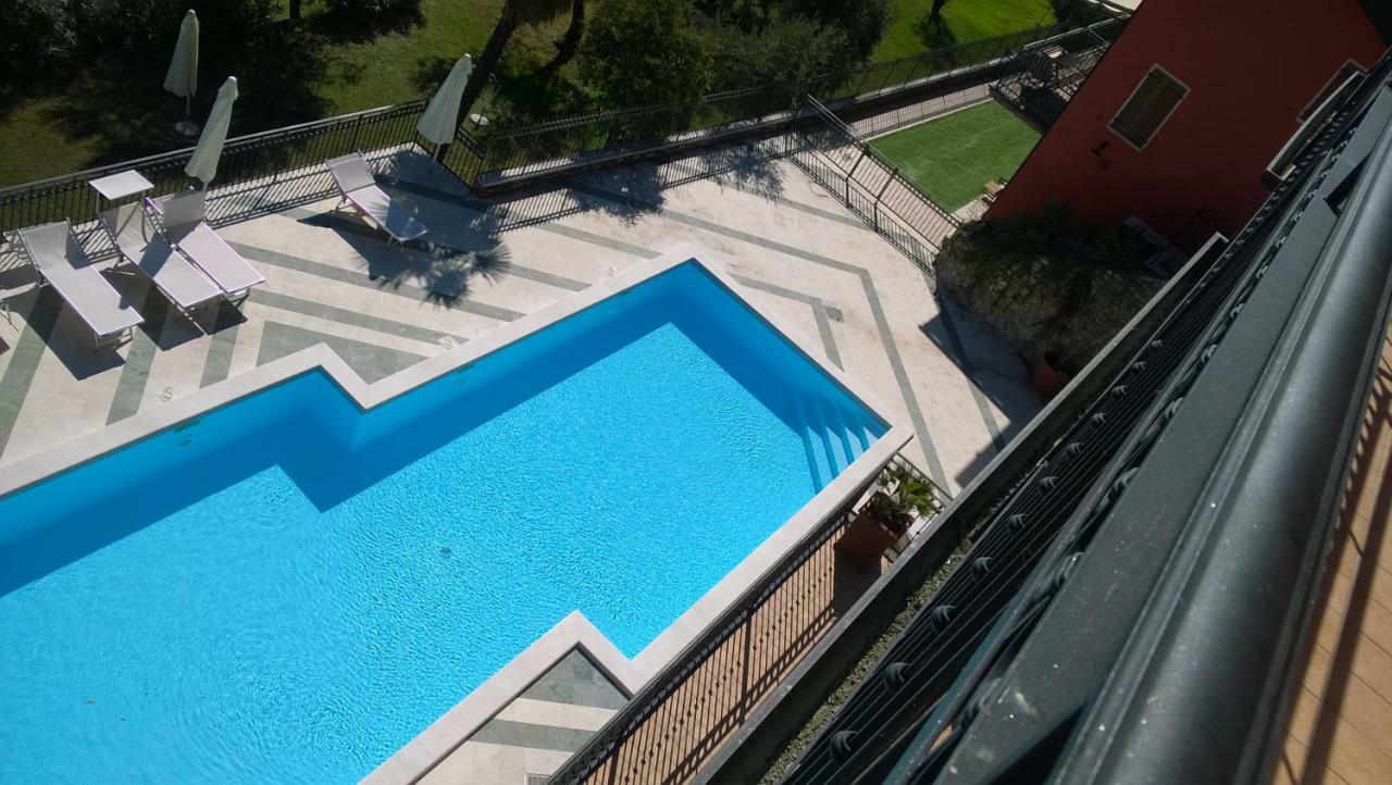 Albatros Apartment Тосколано Мадерно Екстериор снимка